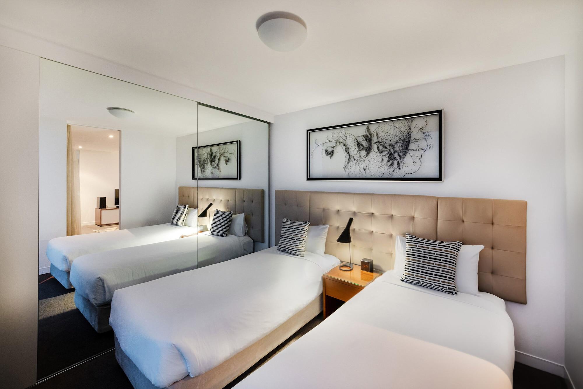 Peppers Broadbeach Gold Coast Eksteriør billede A bedroom at the hotel