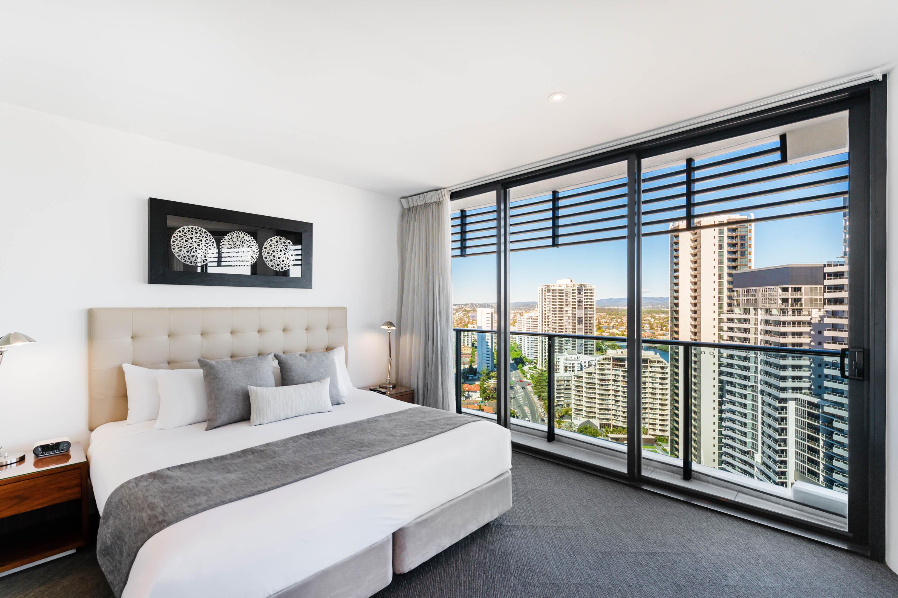 Peppers Broadbeach Gold Coast Eksteriør billede A bedroom in a typical apartment