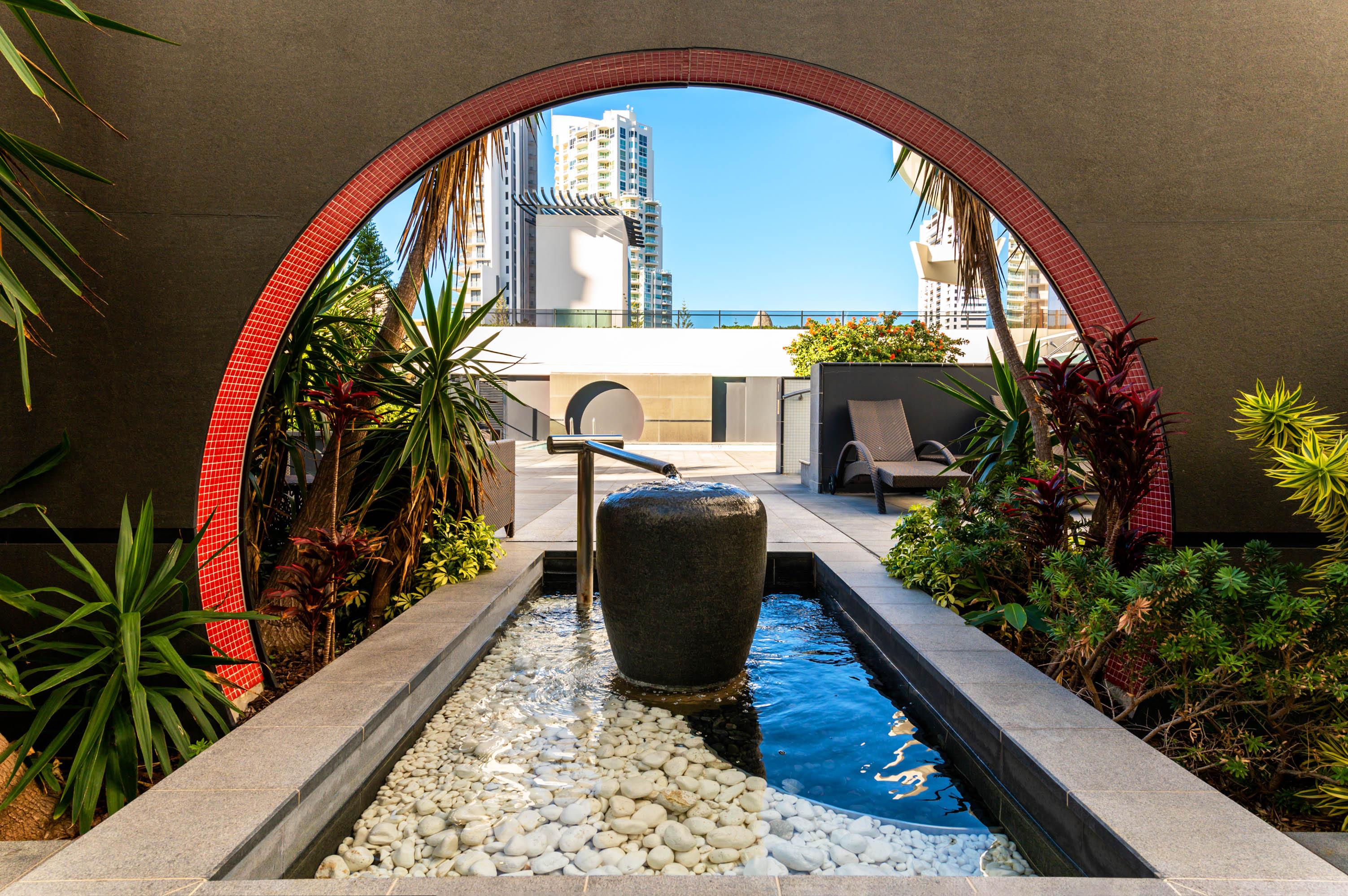 Peppers Broadbeach Gold Coast Eksteriør billede The pool at the 10th floor of the hotel