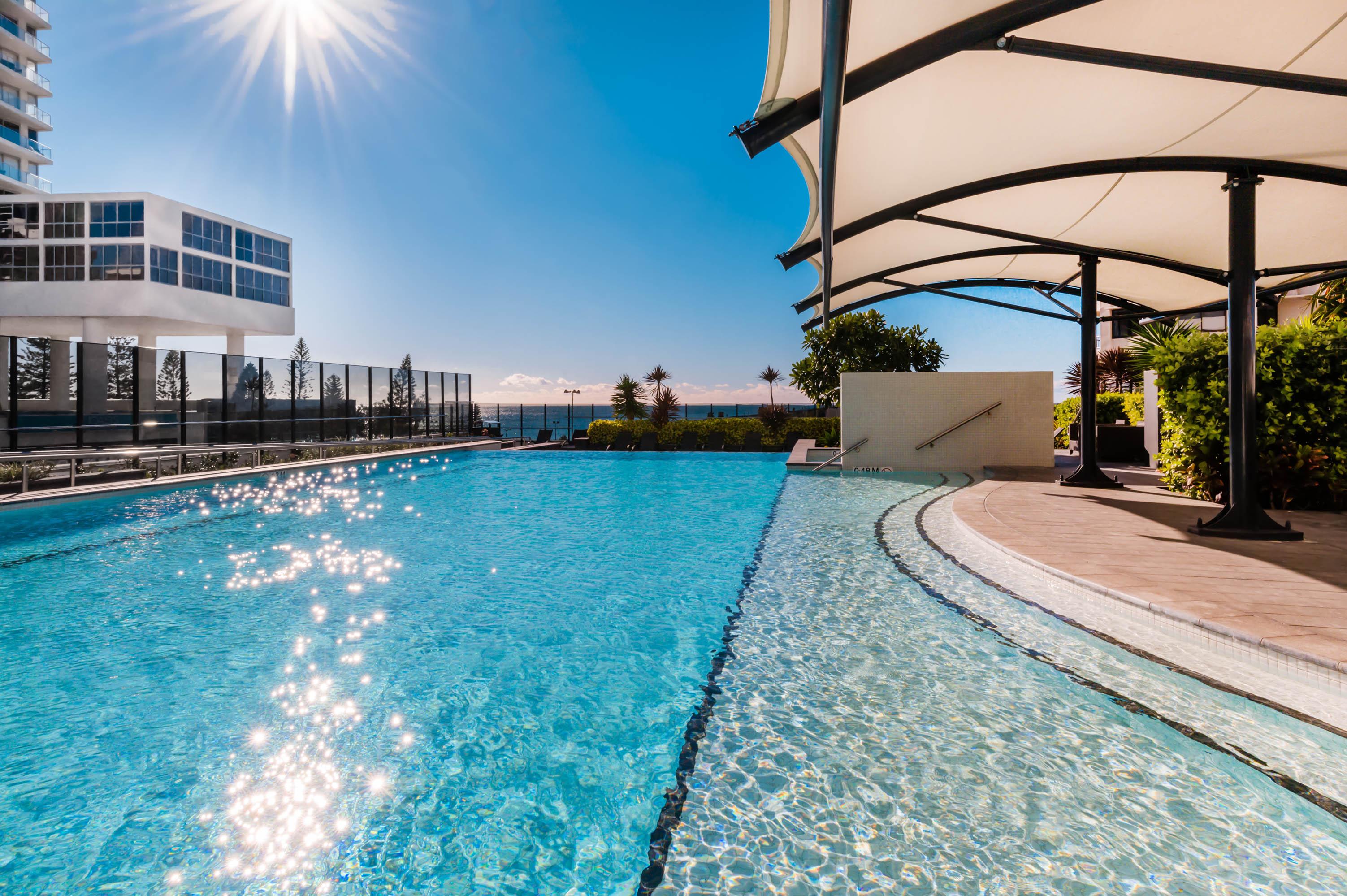 Peppers Broadbeach Gold Coast Eksteriør billede The pool at the W Residences