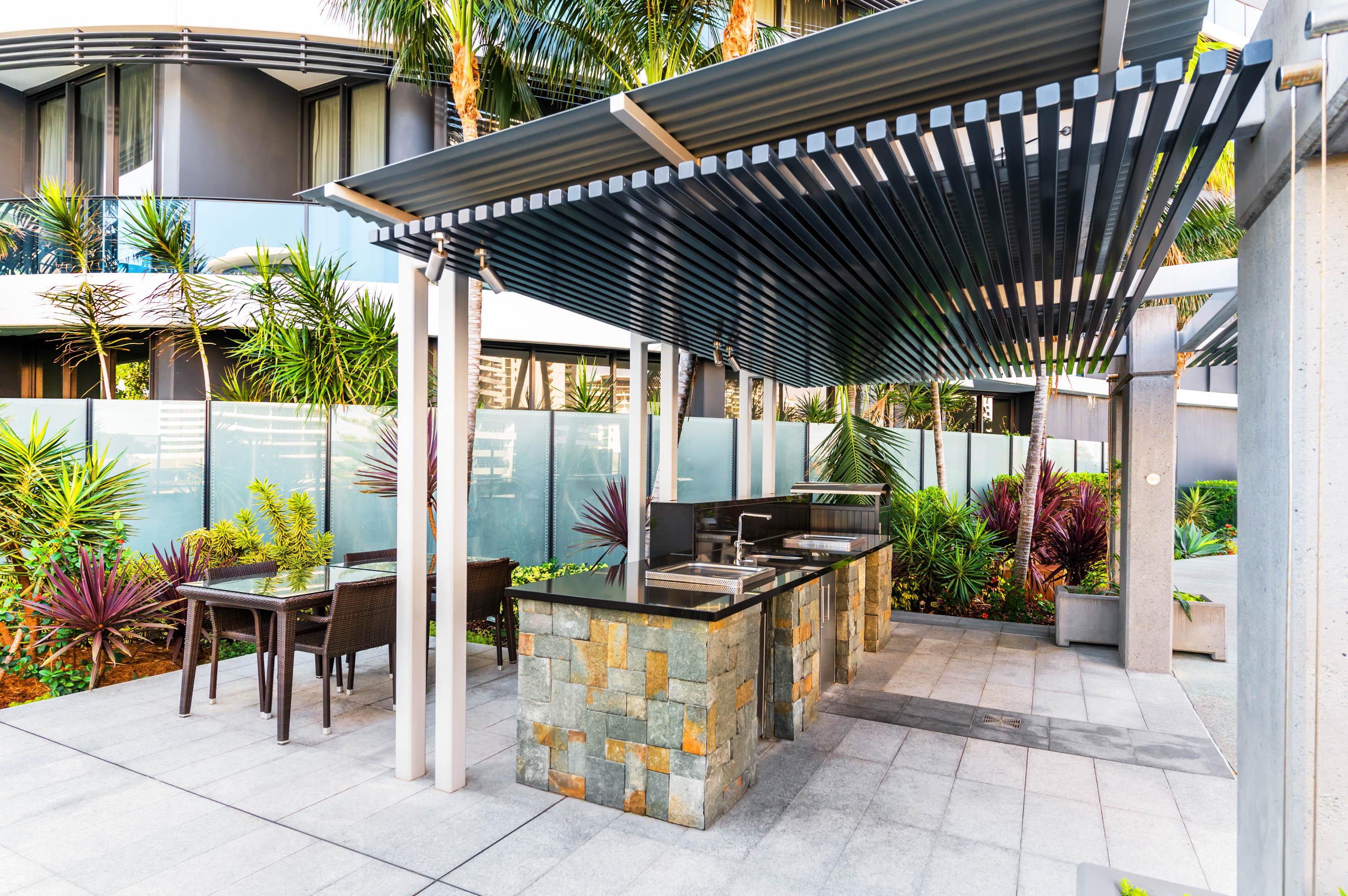 Peppers Broadbeach Gold Coast Eksteriør billede The outdoor kitchen at the pool deck