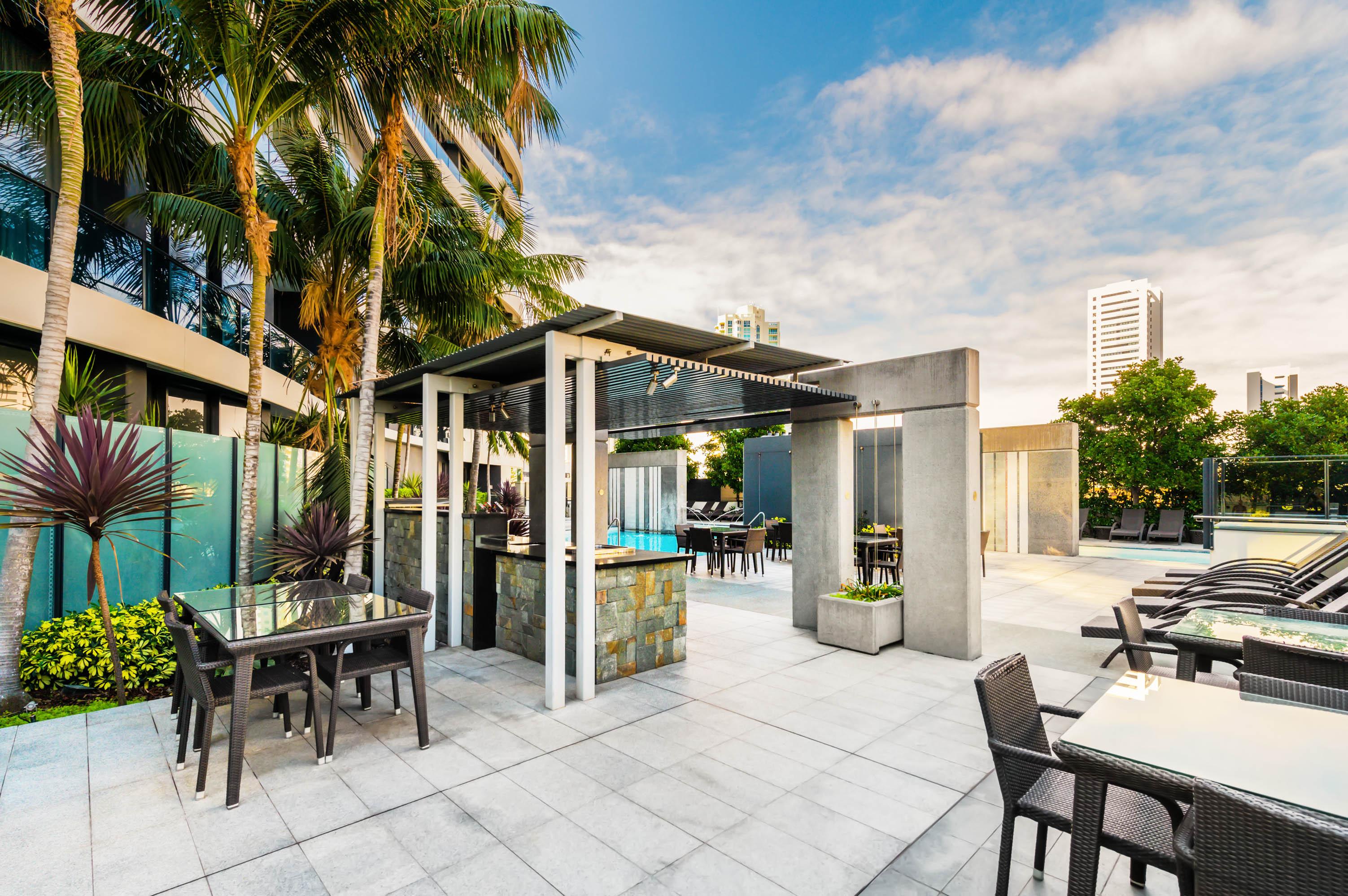 Peppers Broadbeach Gold Coast Eksteriør billede The rooftop pool at The Westin